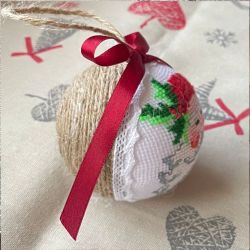 Santa Claus - ručně vyšívaná vánoční ozdoba