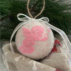 Weihnachtskugel mit gesticktem Engel - II