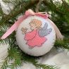 Weihnachtskugel mit gesticktem Engel