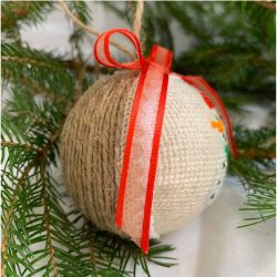 Weihnachtskugel mit Stickerei Schneemann