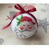 Weihnachtskugel mit gesticktem Weihnachtsmann
