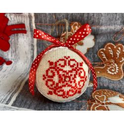 Weihnachtskugel mit gestickter Schneeflocke