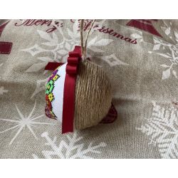 Weihnachtskugel mit gestickter Weihnachtsstern -II