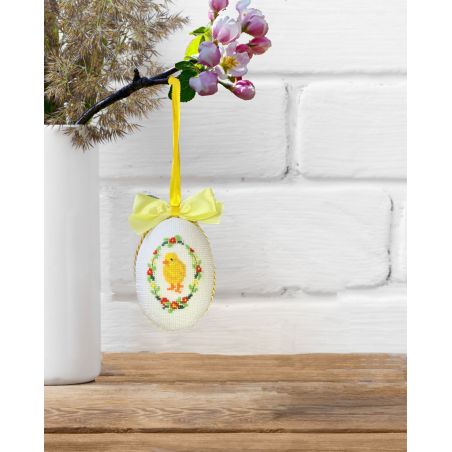 Hand-embroidered Easter decoration Baby chicken